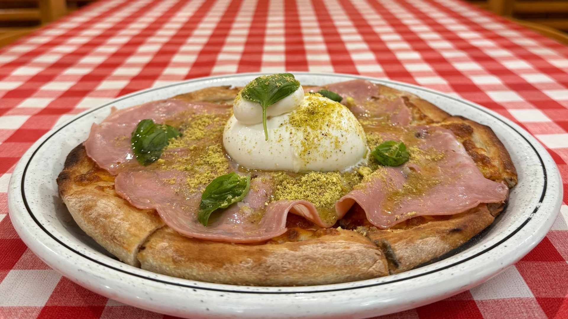Pizza artesana de Pizzería Borsalino recién horneada