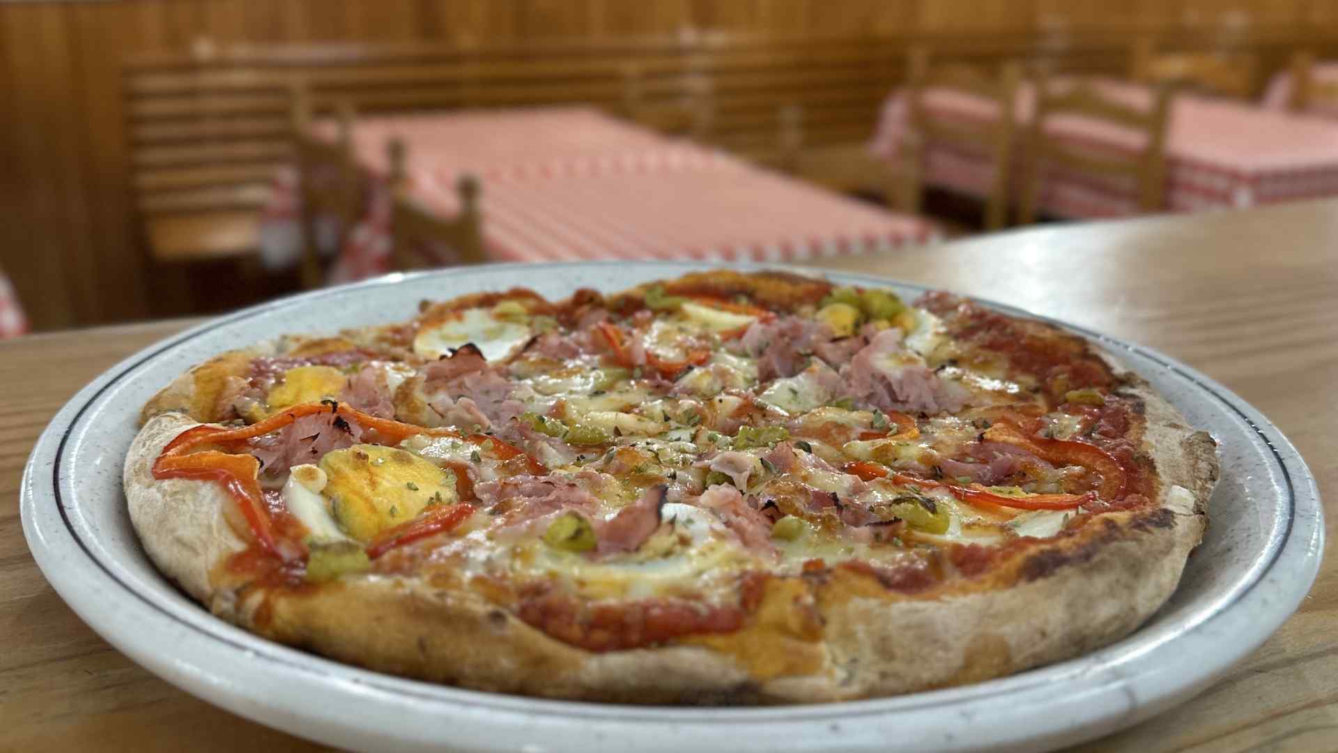 La pizzer a m s antigua de la Ciudad Ol vica Pizzer a Borsalino